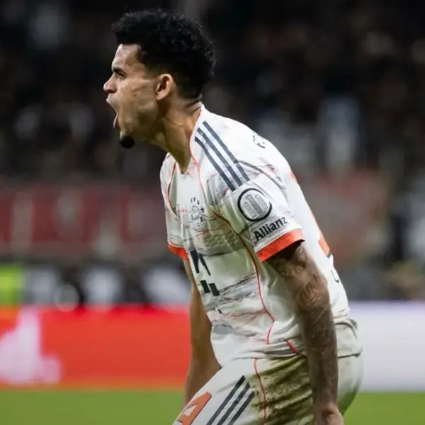 Bayern Múnich le ganó 3-0 al Eintracht Frankfurt este sábado con Luis Díaz