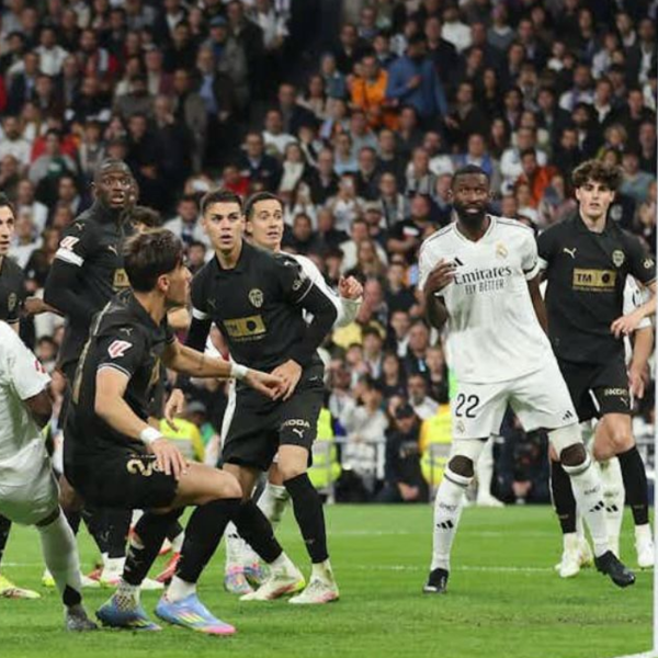 El Real Madrid perdió como local ante el Valencia 1-2 y se despide de la liga!
