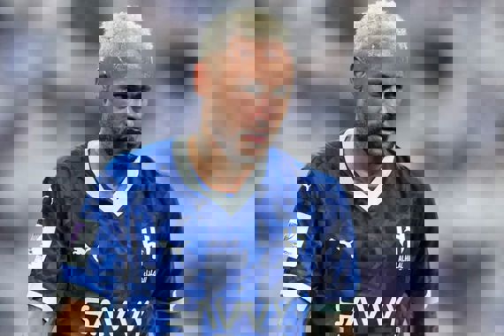 Neymar regresa a Brasil para jugar con Santos FC.