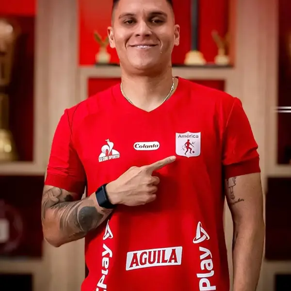 Juan Fernando Quintero oficialmente es nuevo jugador del América de Cali.