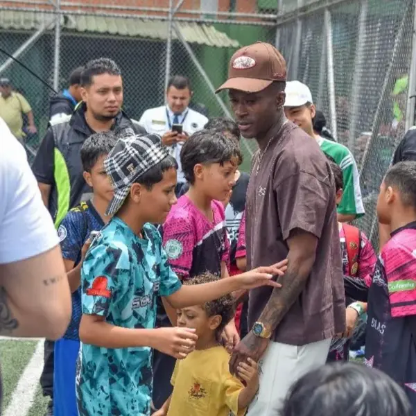 Marlos Moreno donó 1.200 becas a niños de la Copa Atlético Nacional.