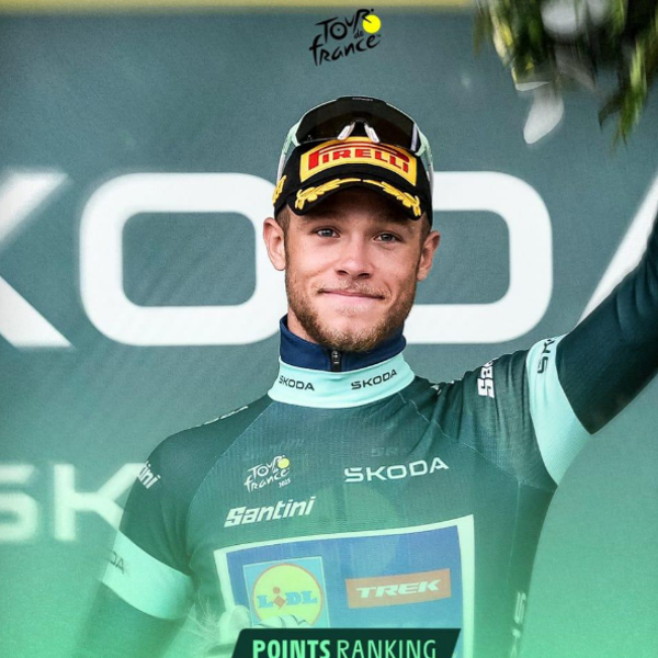 El italiano Jonathan Millán (Lidl-Trek) ganó con un potente sprint una etapa marcada por una caída masiva